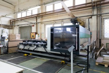 Minsk, Belarus - 17 Kasım 2020: üretim endüstrisi ekipmanları üretim arka planında