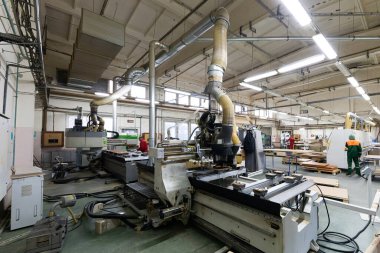 Minsk, Belarus - 17 Kasım 2020: üretim endüstrisi ekipmanları üretim arka planında