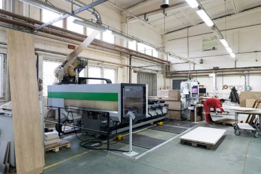 Minsk, Belarus - 17 Kasım 2020: üretim endüstrisi ekipmanları üretim arka planında