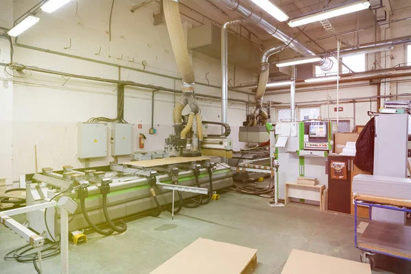 Minsk, Belarus - 17 Kasım 2020: bir mobilya imalat şirketinin atölyesi, modern üretim