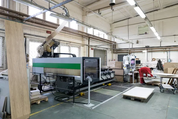 Minsk, Belarus - 17 Kasım 2020: üretim endüstrisi ekipmanları üretim arka planında