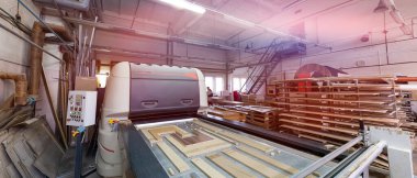 Minsk, Belarus - 17 Kasım 2020: Modern mobilya üretimi, fabrika atölyesi