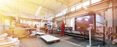 Minsk, Belarus - 17 Kasım 2020: üretim endüstrisi ekipmanları üretim arka planında