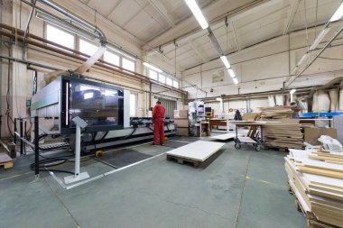 Minsk, Belarus - 17 Kasım 2020: üretim endüstrisi ekipmanları üretim arka planında