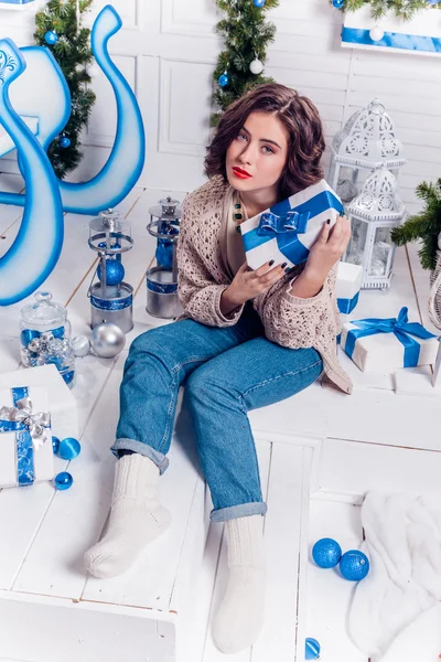 Young girl with Christmas gifts — Stock Photo, Image