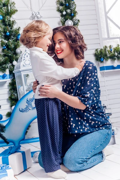 Two sisters in Christmas decorations smiles — Stock Photo, Image