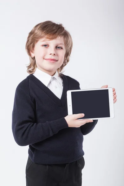 Successful young man with a clipboard smiling — Stock Photo, Image