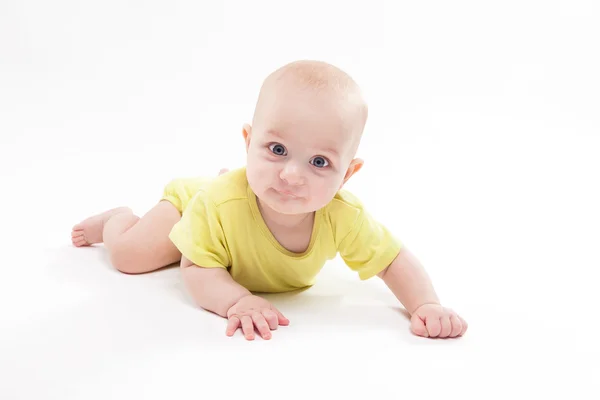 Słodkie dziecko leżące na tle i uśmiechając się — Zdjęcie stockowe