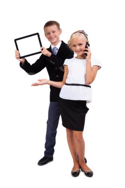 öğrenci bir tablet ve bir cep telefonu ile bir kız öğrenci ile bir