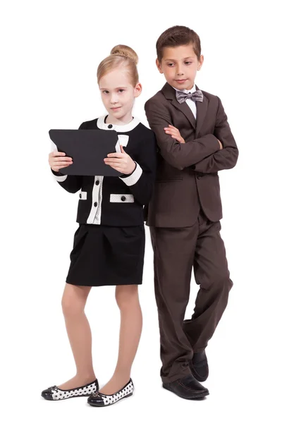 Niños pequeños y niñas en trajes de negocios sobre fondo blanco con — Foto de Stock