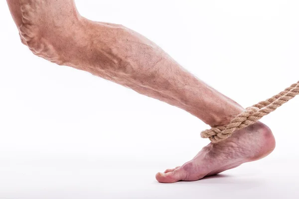 Rope holding human leg ailing varicose veins of the lower extrem — Stock Photo, Image