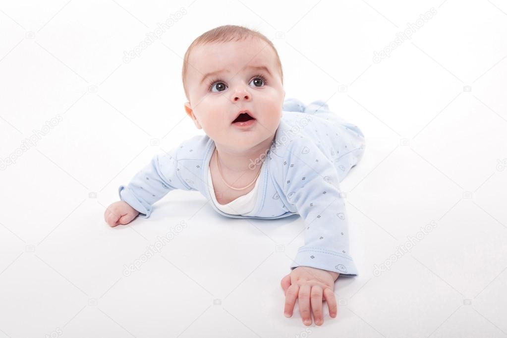 Bebe Dans Le Corps Couche Sur Le Ventre Sur Un Fond Blanc Et Image Libre De Droit Par Fotoevent Stock C