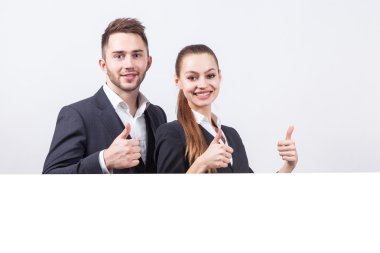 Stüdyo portre başarılı erkek ve kadınların beyaz arka plan üzerinde 