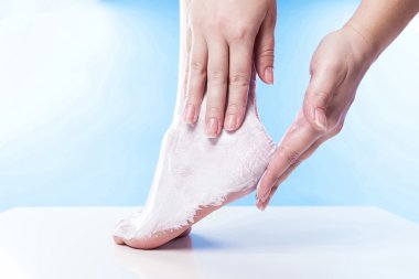 kadın kavruk cilt ve su kuyusu-damat ayak ve topuk yağlar