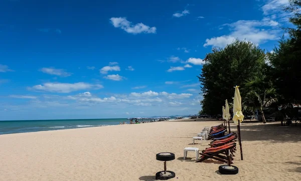 Plage ciel bleu Thaïlande . Photo De Stock