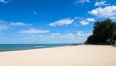 Mavi gökyüzü beach Tayland.
