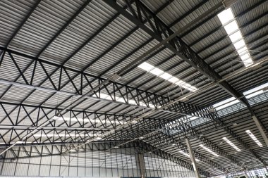 Metal çatı yapısı ve kanal ışık