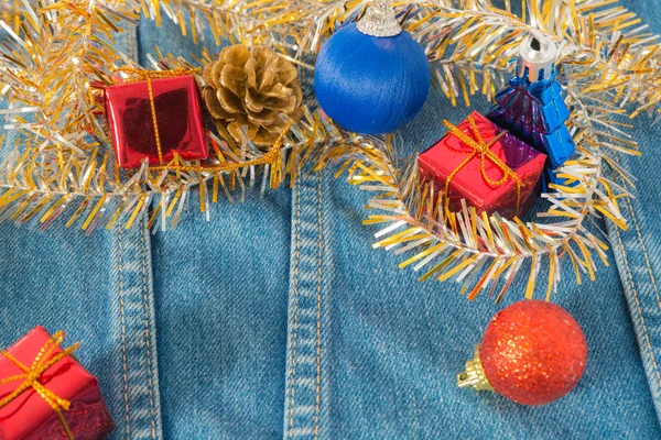 Gift box decoration on jeans for Christmas and New Year. — Stock Photo, Image