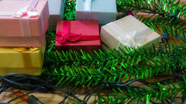 Dárková krabička a zdobené vánoční a nový rok. Používá pro záda — Stock fotografie