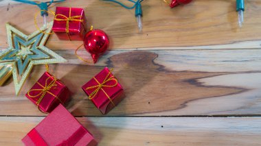 Noel ve yılbaşı dekorasyon ahşap üzerinde backgro için kullanılan