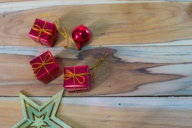 Noel ve yılbaşı dekorasyon ahşap üzerinde backgro için kullanılan