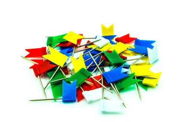 Beyaz arka plan üzerinde renkli bayrak pin.