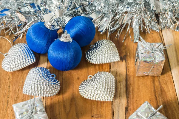 Azul decorado para Navidad y Año Nuevo. En el fondo de —  Fotos de Stock