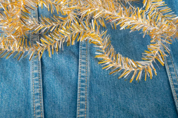 Weihnachten und Neujahr auf Jeans für Hintergrund dekoriert. — Stockfoto