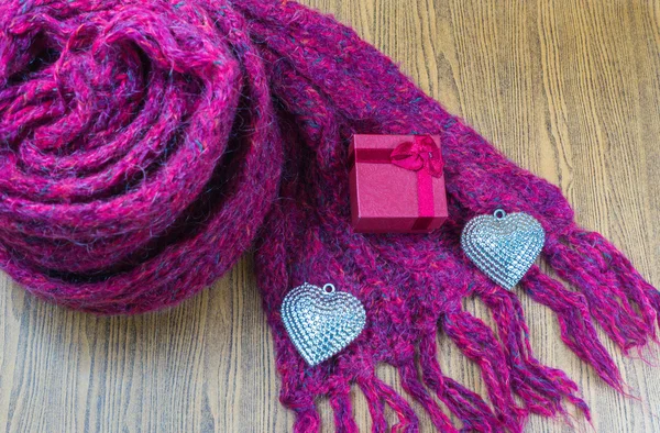 Valentines Day background with gift box Silver heart and scarves — Stock Photo, Image