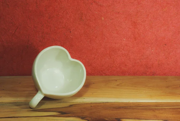 Heart shape coffee cup on wooden. Process color with Vintage Ton — Stock Photo, Image