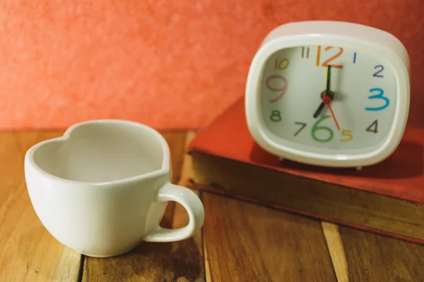 Morning coffee Clock and a Book, on a wooden table. Process colo — Stock Photo, Image