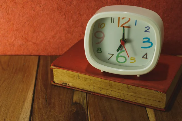 Morning coffee Clock and a Book, on a wooden table. Process colo — Stock Photo, Image