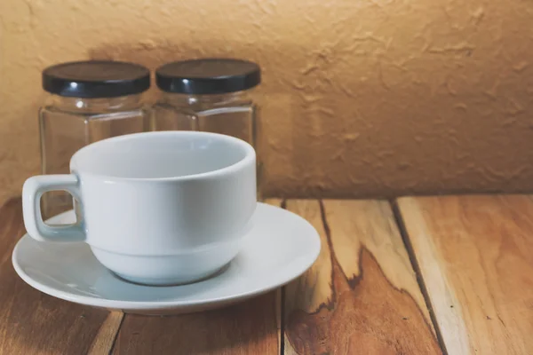 White coffee cup and Empty jar on a wooden. Process color with v — Stock Photo, Image