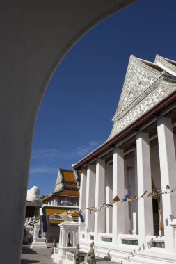 Mavi gökyüzündeki manastır tapınağı, Wat Ratchanadda Worawihan Tayland