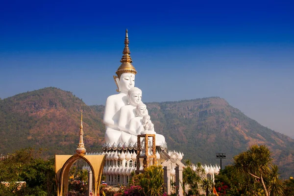 Velká Bílá Buddha Socha Uprostřed Hor Phetchabun Thajsko — Stock fotografie