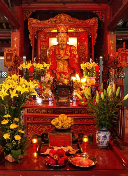 Hanói Vietnã Junho 2016 Altar Com Uma Divindade Flores Dentro — Fotografia de Stock