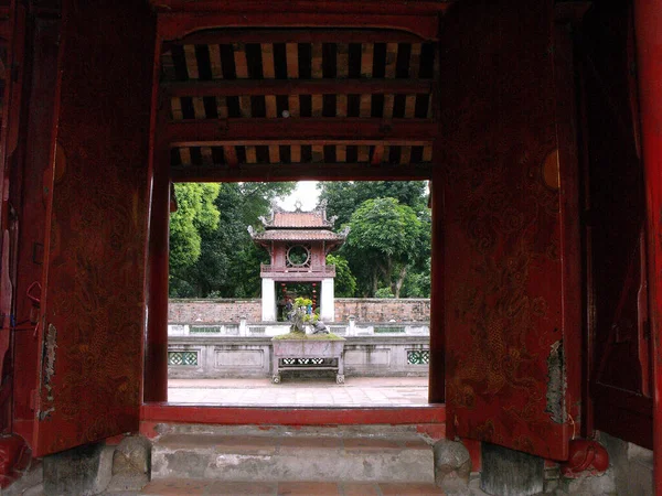 Hanoi Vietnam June 2016 Access Doors One Courtyards Temple Literature — Stock Photo, Image