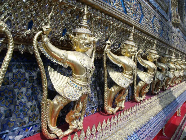 Bangkok Thaiföld Január 2013 Részlet Gazdagon Díszített Arany Szobrok Royal — Stock Fotó