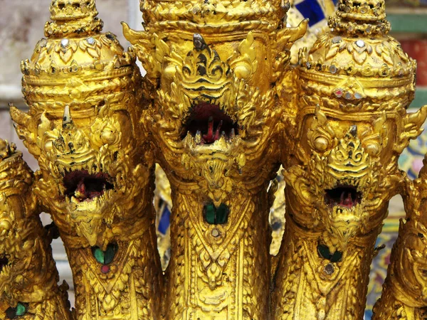 Bangkok Thaiföld Január 2013 Részlet Arcok Egy Ötfejű Arany Kígyó — Stock Fotó