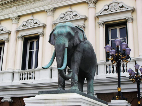 Bangkok Tailândia Janeiro 2013 Escultura Bronze Elefante Palácio Real Bangkok — Fotografia de Stock