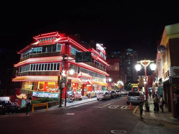 Seoul Zuid Korea September 2016 Verlichte Gebouwen Aan Een Straat — Stockfoto