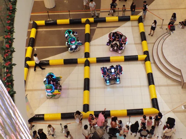 2016年9月24日 韩国首尔 孩子们在首尔一家购物中心玩耍 — 图库照片