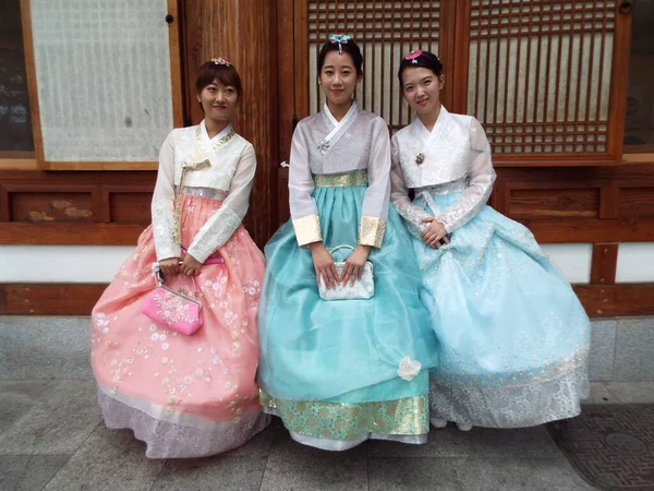 Jeonju Südkorea Oktober 2016 Drei Mädchen Hanbok Traditioneller Koreanischer Kleidung — Stockfoto