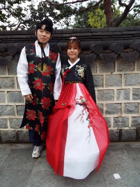 Jeonju Südkorea Oktober 2016 Ein Paar Trägt Hanbok Traditionelle Koreanische — Stockfoto