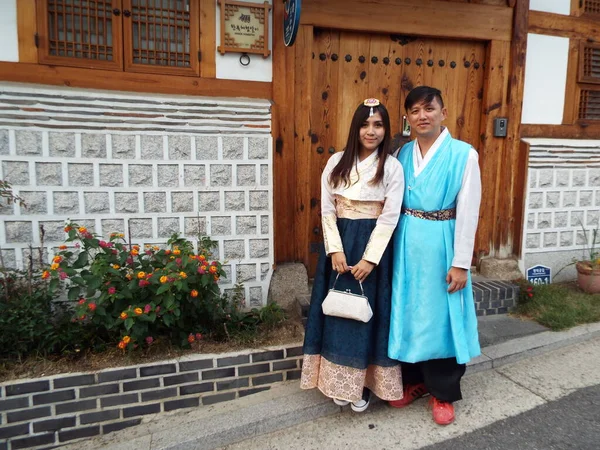 Seoul Südkorea September 2016 Paar Hanbok Traditioneller Koreanischer Kleidung Auf — Stockfoto