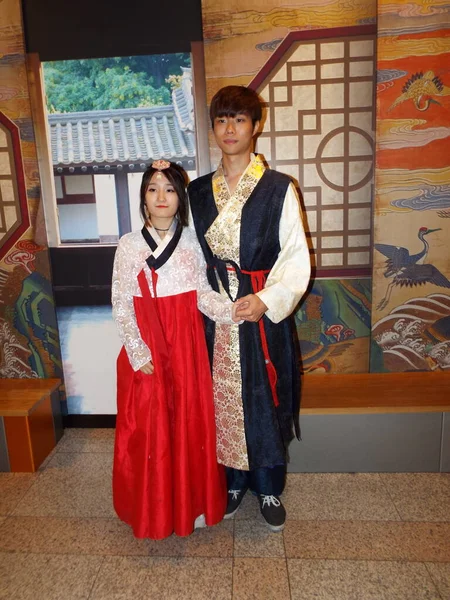 Seoul Südkorea September 2016 Porträtansicht Eines Jungen Paares Hanbok Traditioneller — Stockfoto