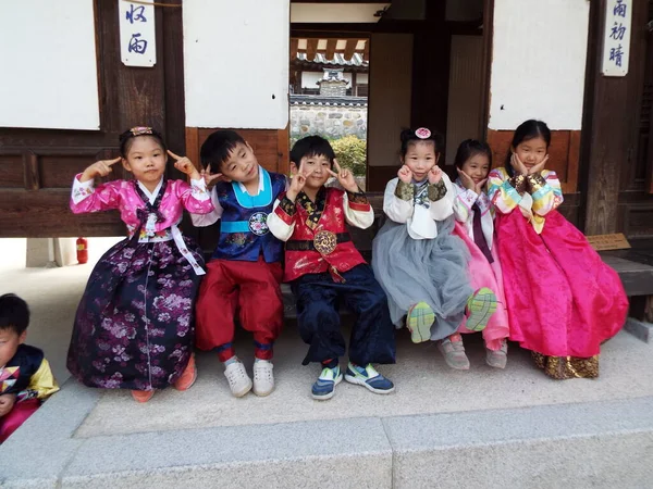 Seul Korea Południowa Września 2016 Sześcioro Uśmiechniętych Dzieci Ubranych Hanbok — Zdjęcie stockowe