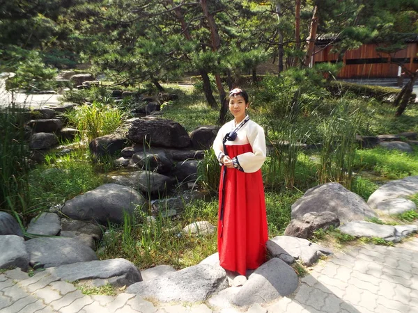 Seoul Südkorea September 2016 Ein Mädchen Hanbok Traditioneller Koreanischer Kleidung — Stockfoto