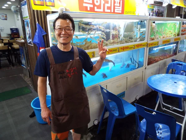 Busan Dél Korea 2017 Szeptember Egy Ember Egy Konténer Élő — Stock Fotó