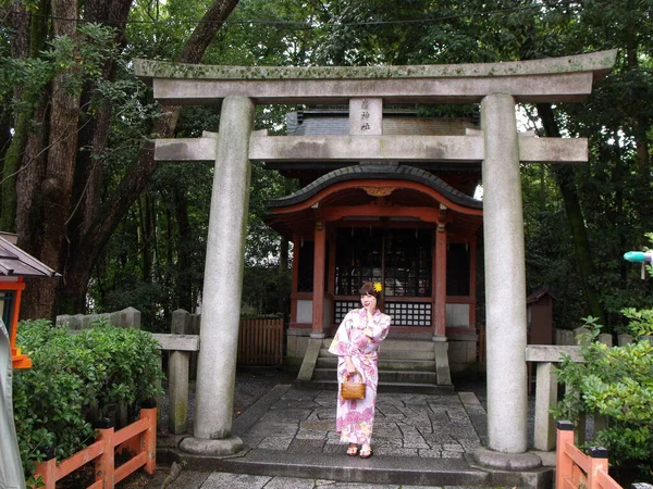 Kyoto Japan Juli 2016 Ein Japanisches Mädchen Traditionellen Kimono Einem — Stockfoto